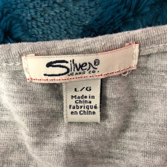 Cute silver brand shirt - Picture 2 of 2